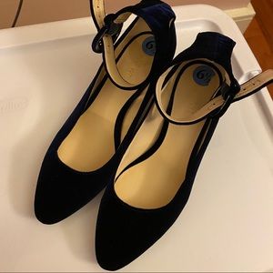 Nine West Navy Velvet pump